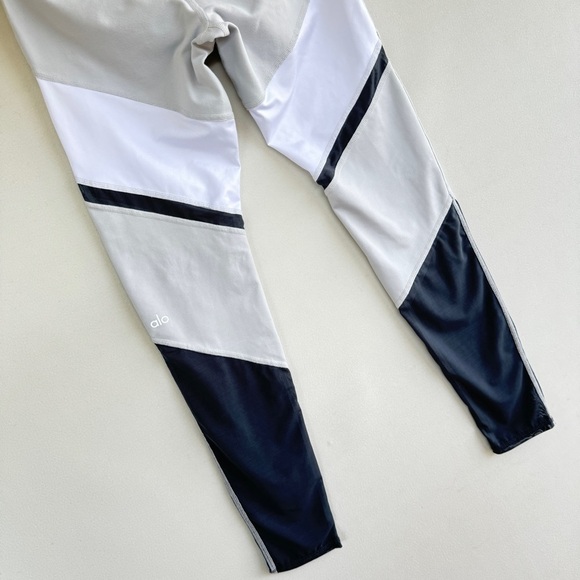 ALO Yoga Gray and White Performance Leggings - Picture 4 of 11